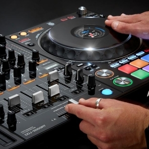 Pioneer DJ DDJ-1000SRT Workstation Bundle