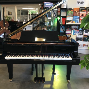 Yamaha Piano à queue C7 laqué noir