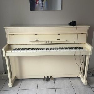 Yamaha Piano droit avec système silencieux