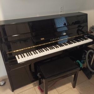 Yamaha Piano droit b1