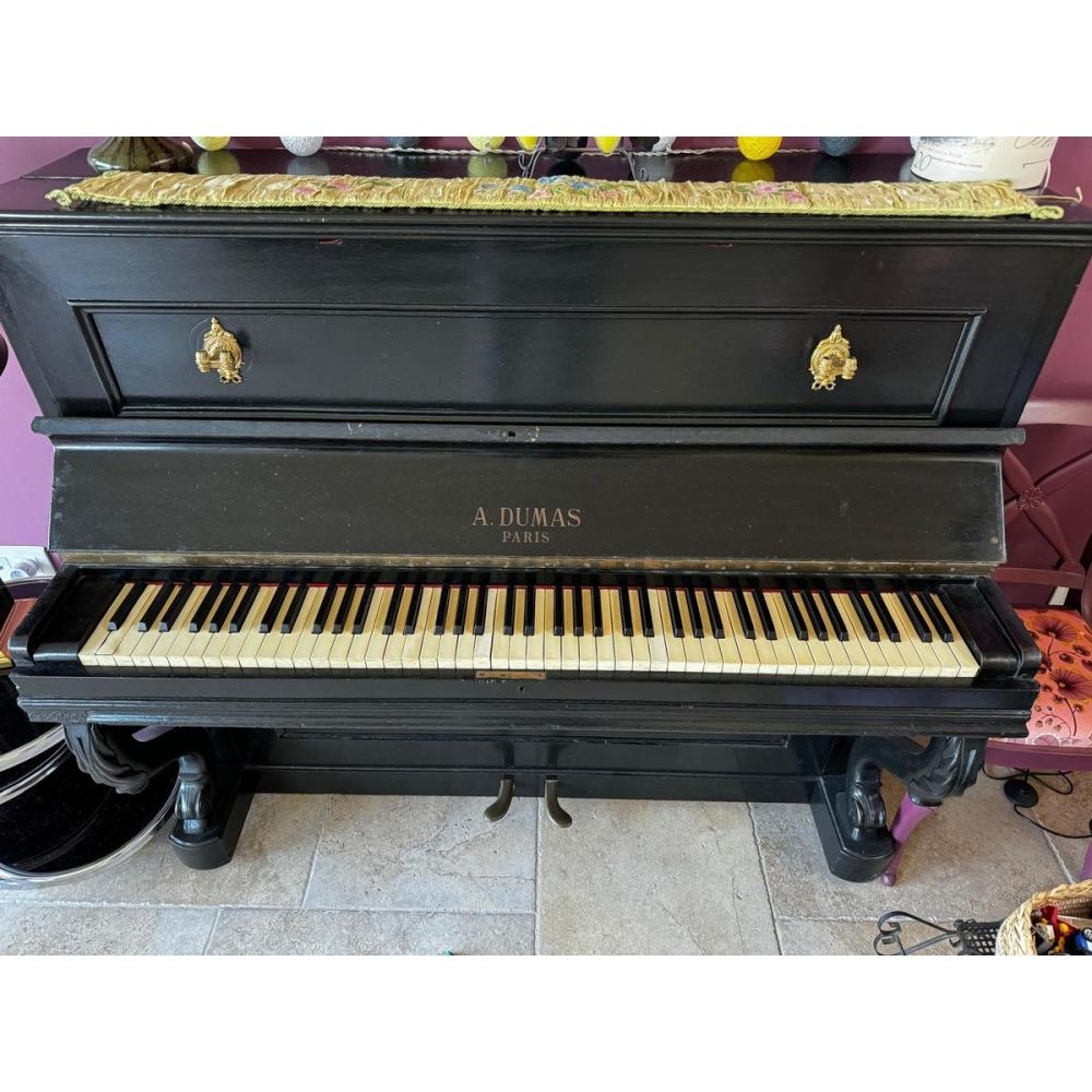 Dumas Piano