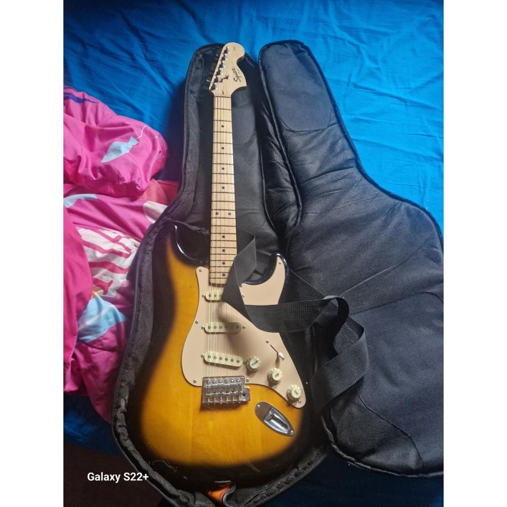 Squier Guitare by Fender + ampli Marshall