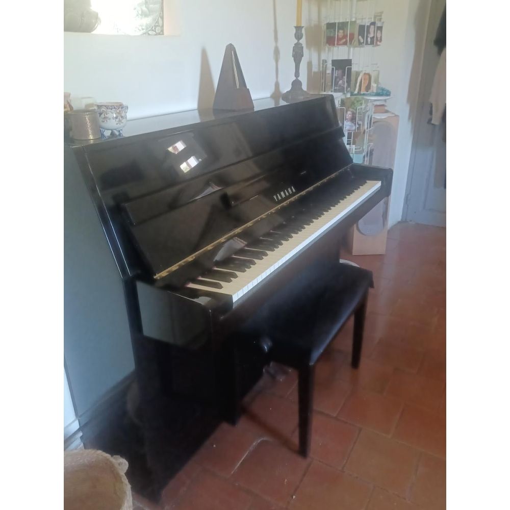 Yamaha Piano droit C109