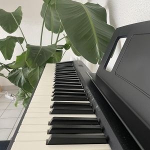 Roland Piano FP10 avec stand, banquette et pédale