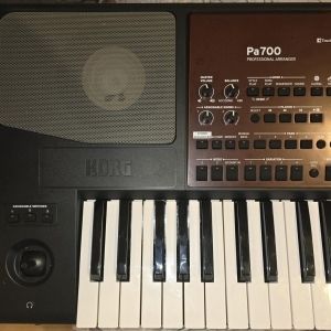 Korg  pa700