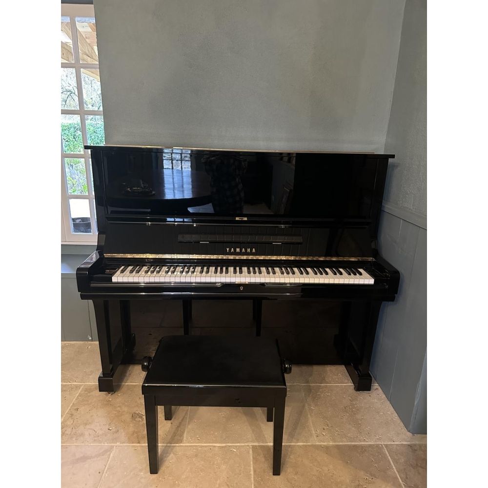 Yamaha Piano droit U3A avec une banquette gewa noir brillant 130010