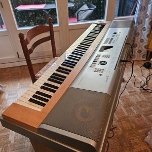 Yamaha Piano numérique DGX-620