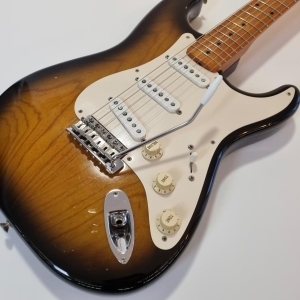 Fender  Limited Edition 40th Anniversary 1954 Reissue Stratocaster Sunburst 1994