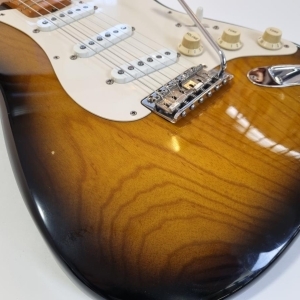 Fender  Limited Edition 40th Anniversary 1954 Reissue Stratocaster Sunburst 1994