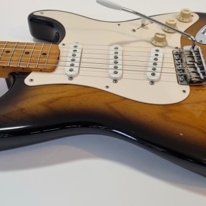 Fender  Limited Edition 40th Anniversary 1954 Reissue Stratocaster Sunburst 1994