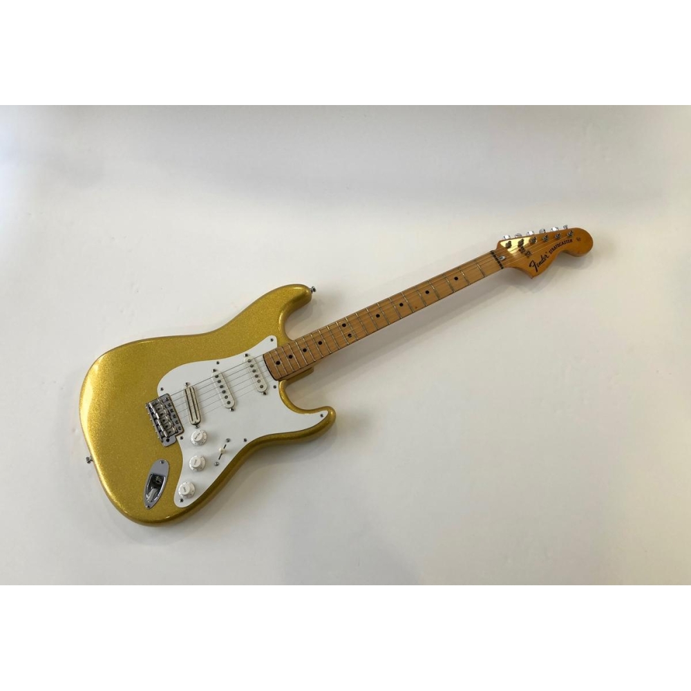 Fender  Stratocaster with 3-Bolt Neck, Maple Fretboard 1976 Gold Sparkle