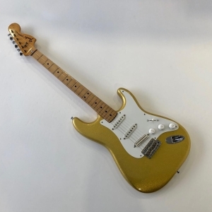 Fender  Stratocaster with 3-Bolt Neck, Maple Fretboard 1976 Gold Sparkle