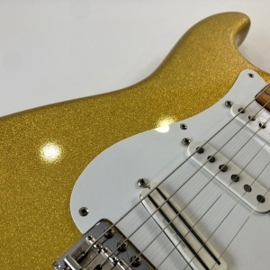 Fender  Stratocaster with 3-Bolt Neck, Maple Fretboard 1976 Gold Sparkle