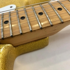 Fender  Stratocaster with 3-Bolt Neck, Maple Fretboard 1976 Gold Sparkle