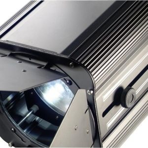 Projecteur wash de 200 watts, lumière naturelle normée, armature noire en métal (Wash 200)