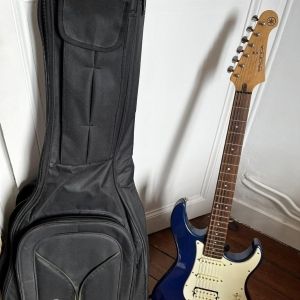 Yamaha Pacifica Dark blue metallic + GigBag + Trépied