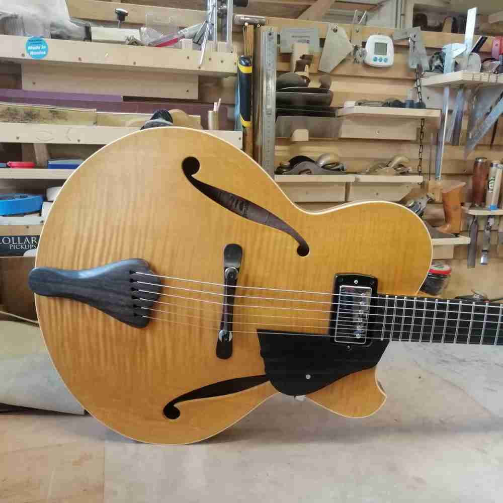 Guillaume Dommartin Guitare archtop de luthier