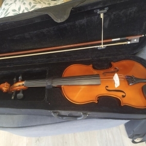 Lot de deux petits Violons Thomann & Gear4Music