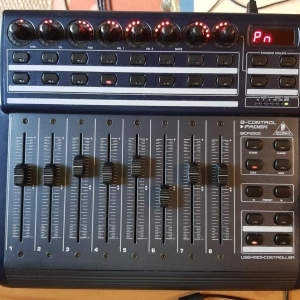 Behringer B-Control Fader BCF2000