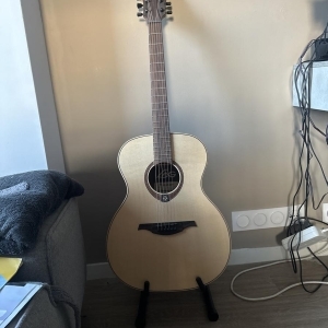 Guitare Lâg Tramontane t70a