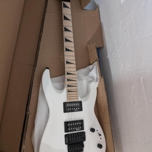 Jackson JS32