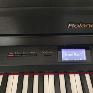 Roland HP307 digital piano