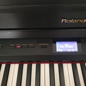 Roland HP307 digital piano