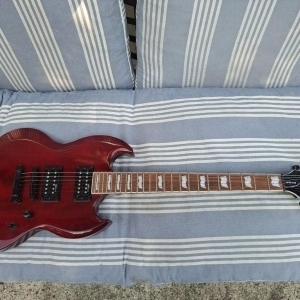 LTD 256 Viper Rouge