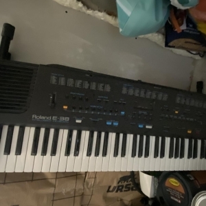 Roland E38