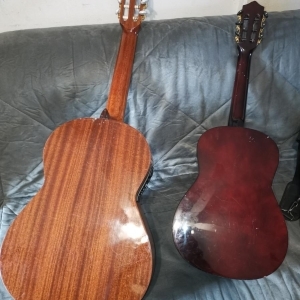 Deux Guitares Classiques dont électro