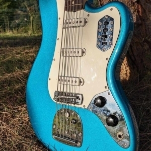 Fender Vintera II Bass VI