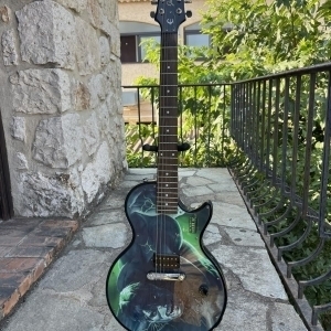 Epiphone Junior The Hulk signée par Stan Lee