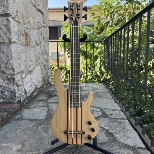 Mahalo Solid Electric Bass Ukulele