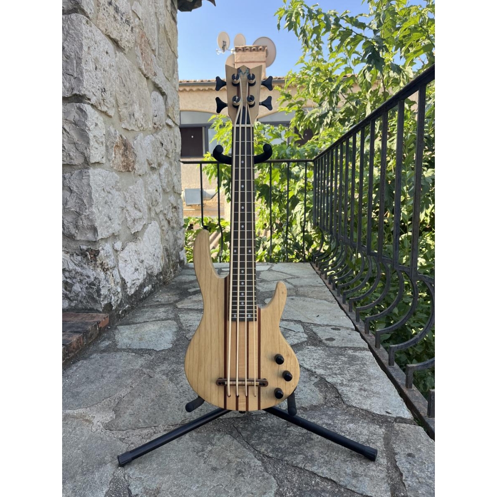 Mahalo Solid Electric Bass Ukulele