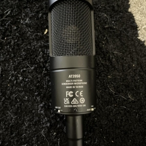 Audio-Technica Microphone AT 2050 studio