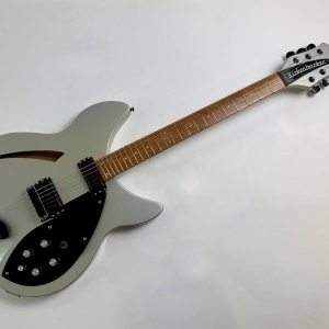 Rickenbacker 330