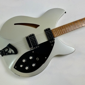 Rickenbacker 330