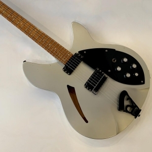 Rickenbacker 330