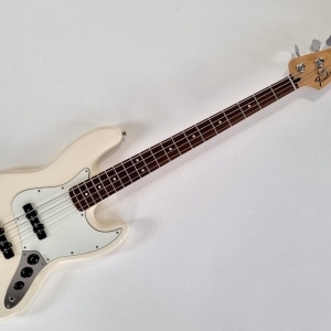 Fender Standard Jazz Bass with Pau Ferro Fretboard