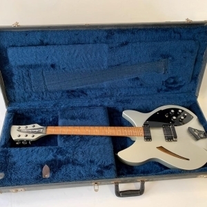 Rickenbacker 330