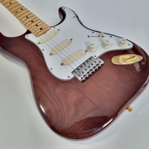 Fender Stratocaster with 3-Bolt Neck, Maple Fretboard