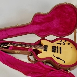 Gibson ES-335 Showcase