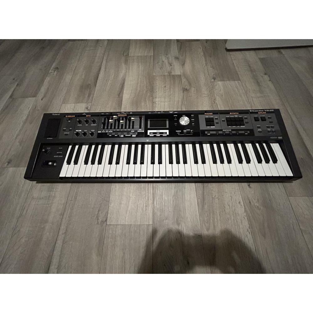 Roland VR 09