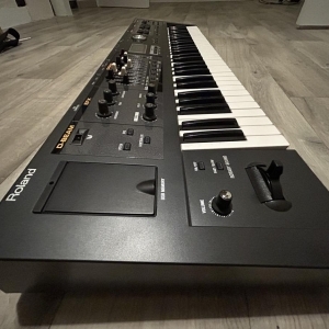 Roland VR 09