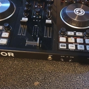 Native Instruments Traktor S2 Controleur DJ