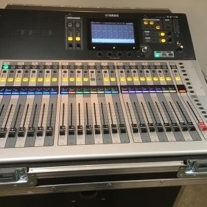 YAMAHA TF3 console numérique + flight