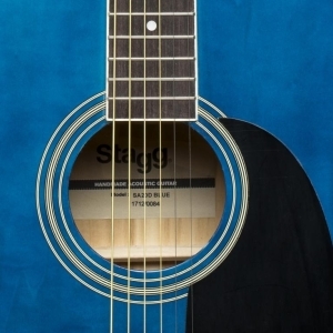 Guitare acoustique dreadnought 4/4 bleue avec table en tilleul