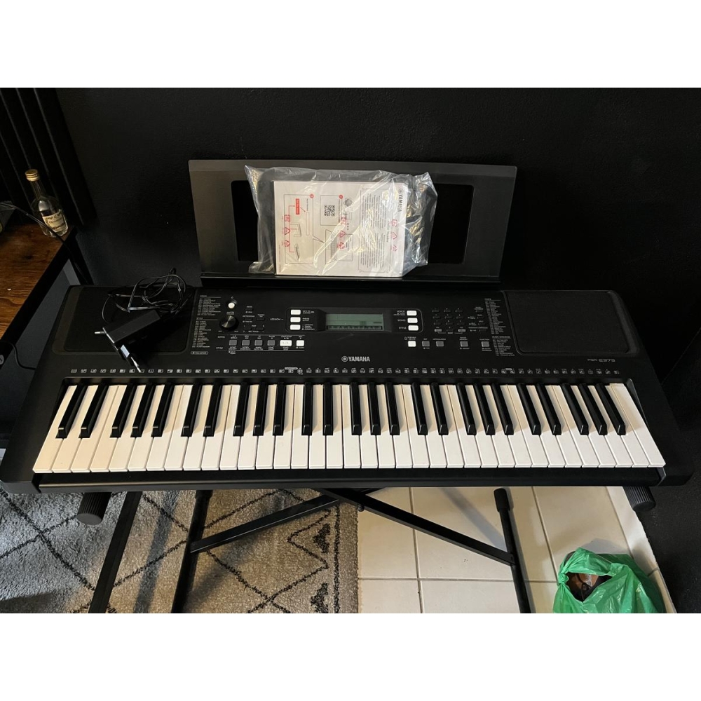 Yamaha PSR E373