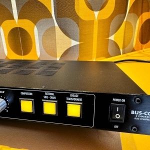 Warm Audio Bus-Comp - Compresseur VCA 2 canaux