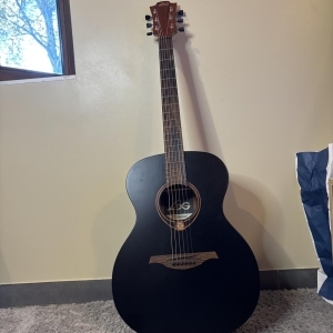 Guitare acoustique T70A Black Satin (BLS) en parfait état